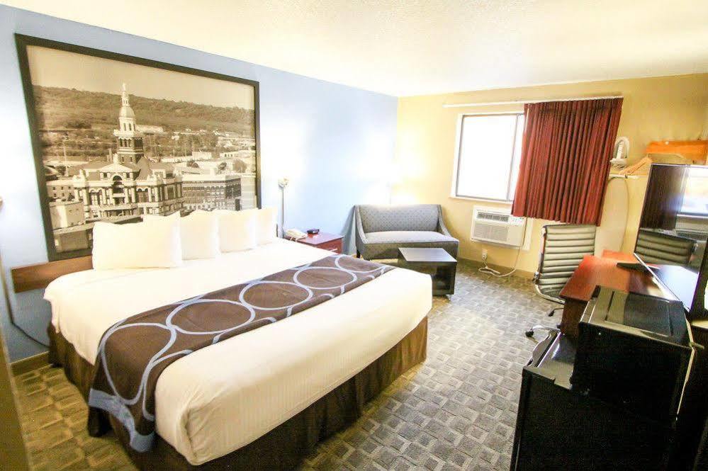 Motel Super 8 By Wyndham Dubuque Zewnętrze zdjęcie