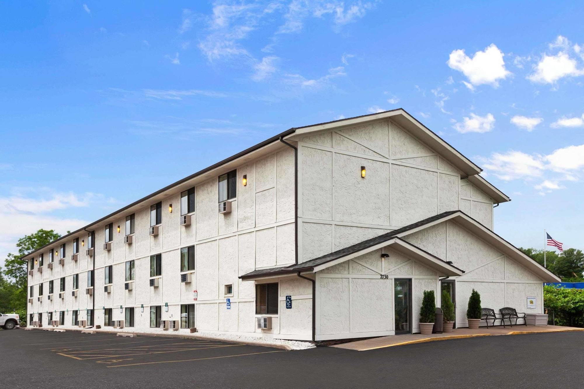 Motel Super 8 By Wyndham Dubuque Zewnętrze zdjęcie